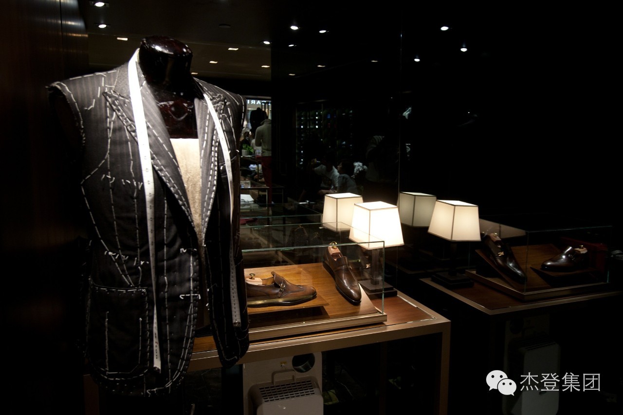 江河日下如何解救?Adidas因中國(guó)成本太高嘗試機(jī)器人定制